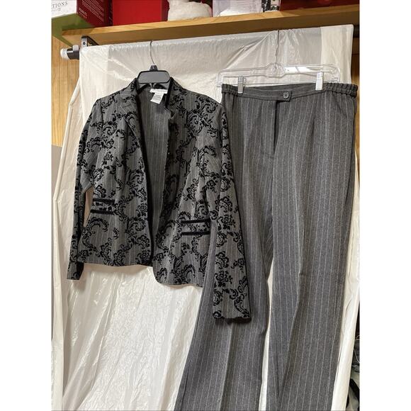 Sag Harbor Women's Gray Pin Stripe Paisley Long Sleeve Pant Suit Set Sz 8 - Picture 1 of 9